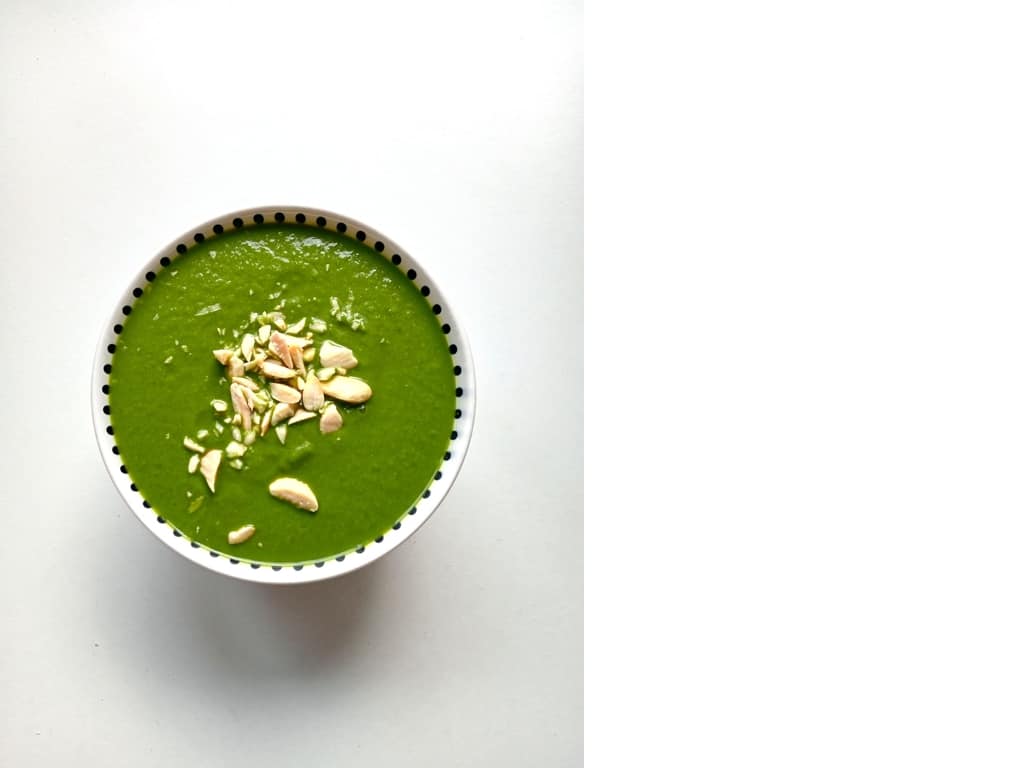 Crema fría de espinacas y melocotón a la menta