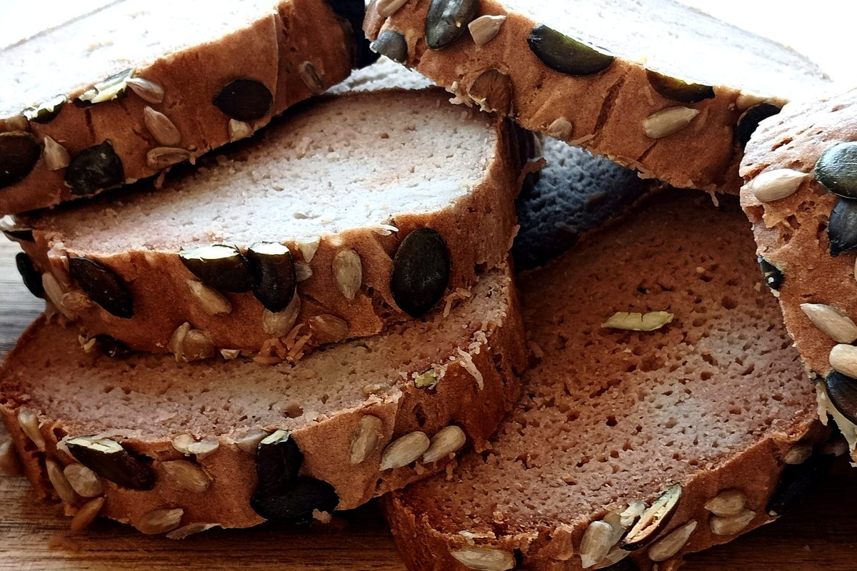 pan de trigo sarraceno y yogur vegetal, corteza fina y miga esponjosa